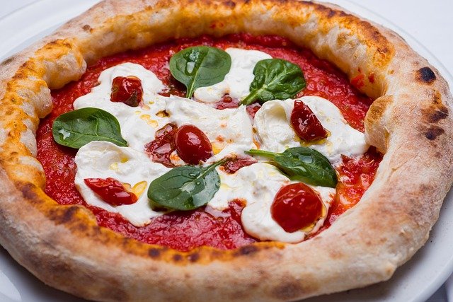 Pizza from Naples has typically a bigger crust than American one